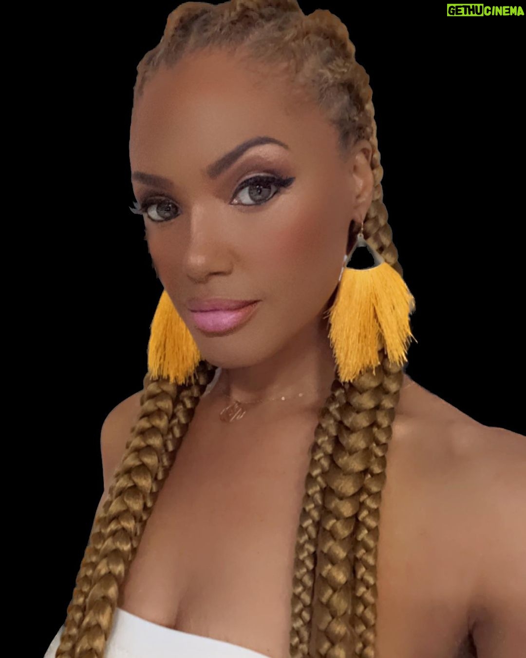 K.D. Aubert Instagram - GO TIME!!! @essencefest #MadameAubert Glam By: @fudgethemua