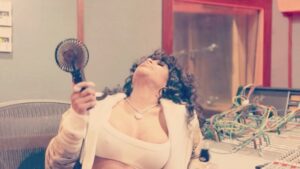 K. Michelle Instagram - There’s This Man I Love. He’s not mine at all😞🌻 YALL WANTED MORE OF THE SONG,SO HERE IT IS. PLEASE STOP CURSING AT ME I JUST WANT BOTH ALBUMS PERFECT😂 I’ll be posting snippets to both albums leading up to the album releases. I PROMISE I got y’all🙏🏽🌻#lastr&b make it great 👍🏽 disclaimer:Please drink responsibly following your legal age limit requirements, no driving was done or overage was consumed while filming😘 cry on. “I’M THE PROBLEM” Sept 22