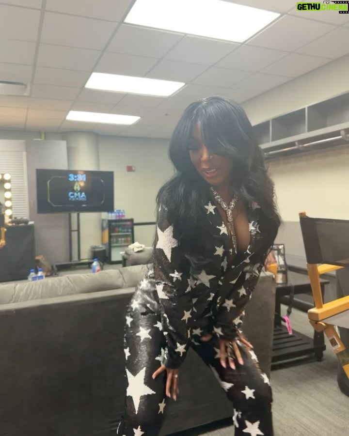 K. Michelle Instagram - Stylist: #emmatrask Asst: @Nova_inc._ Suit: @anyoldiron Jewelry: @houseofemmanuele Makeup: @pounddcakee_ Hair: @daisydoesmyhair Photographer @shotbysyn