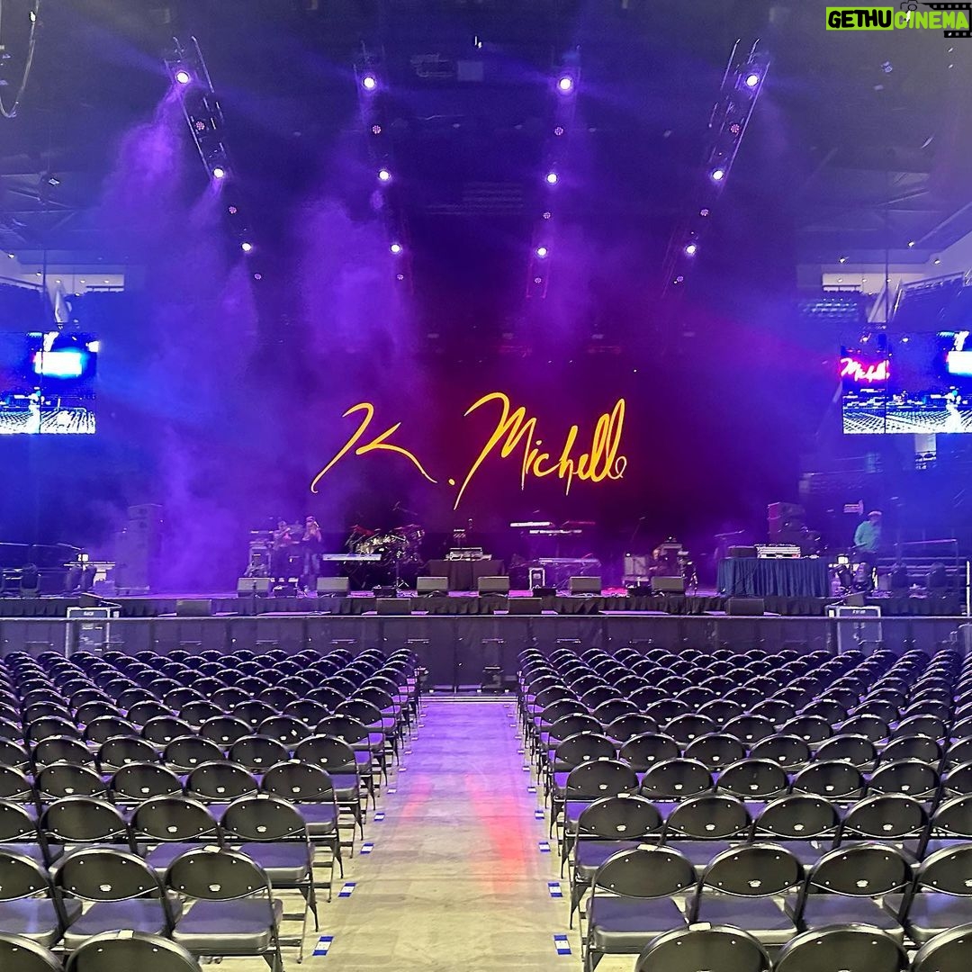K. Michelle Instagram - Chicago! Y’all were great! I love it here. Yall stop cursing at me I was only there to do a couple songs. I’ll be back for a full I’m The Problem album set! ❤️❤️❤️❤️ A little birdie told me I’ll see ya soon in the 10 new cities❣️