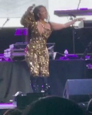 K. Michelle Instagram - Tonight made me ready for all my new shows coming up! One thing i’m gone do is perform under any circumstance! BRAND NEW SHOW, CAUSE ITS A BRAND NEW ME🙏🏽❤️ @kimberlyispuddin #chicago (DETROIT AND ROCHESTER YOUR UP FIRST JUST ME, You, and PUDDIN. Make sure y’all let me know what songs from the New Album y’all want to hear)❤️