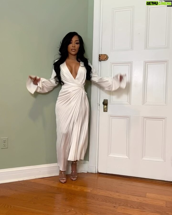 K. Michelle Instagram - Music Monday: I been running to the arms of nothing! “You” from “I’m The Problem” coming ________😜 Stream “You” nowww💃🏾