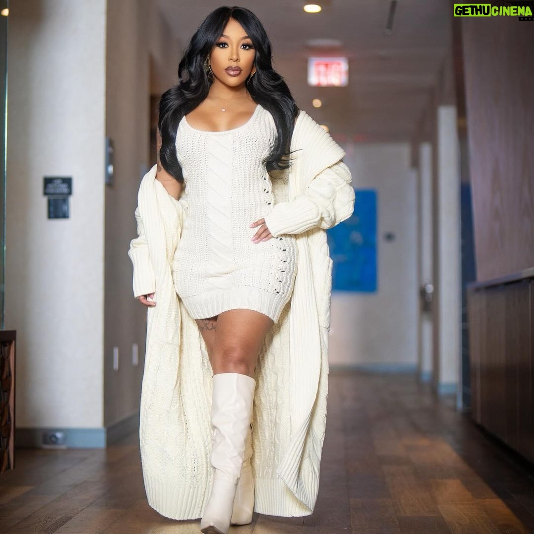 K. Michelle Instagram - You can’t bare minimum me, or disturb my peace. I’m just a different breed, I’m not for the streets🌻