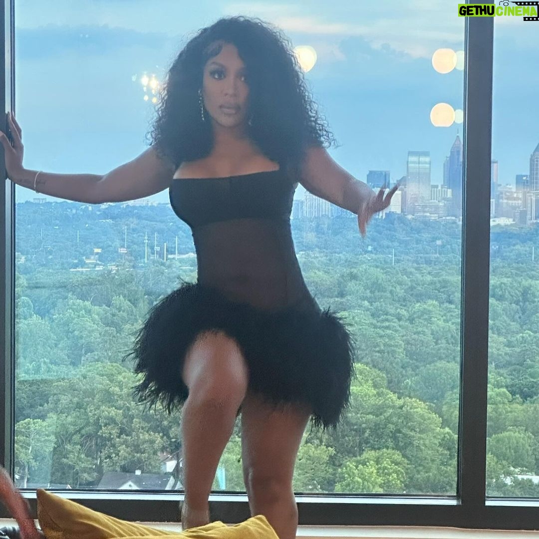 K. Michelle Instagram - I don’t pick up crumbs off the ground🧹❤️🌻