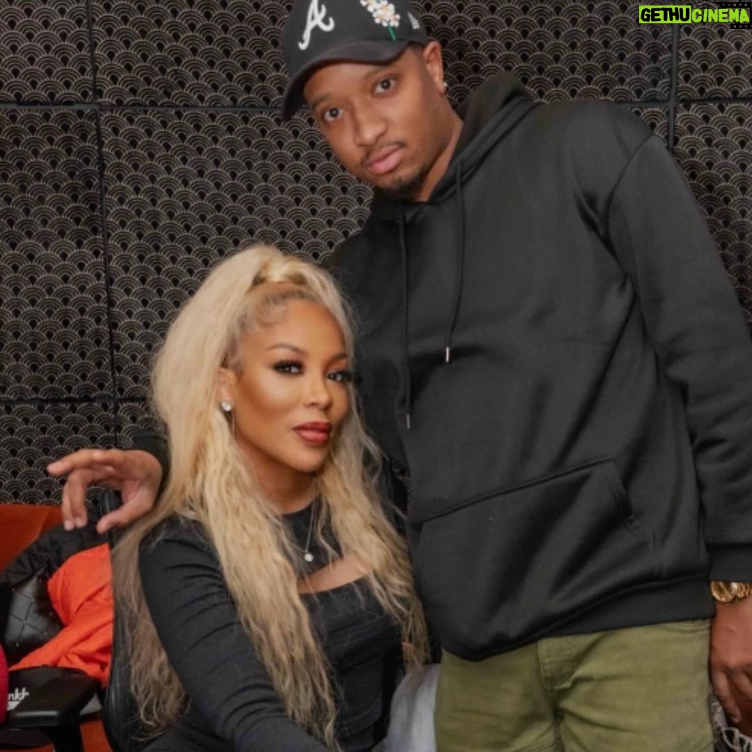 K. Michelle Instagram - Voices in my head✍️