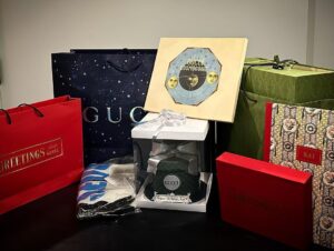 Kai Instagram - 생일축하해 카이야!🎁❤️

#gucci @gucci