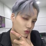Kai Instagram - 안녕하세요. 오늘 처음 일등한 카이입니다! 여러분 저 일등했어요! 다른 것보다 여러분에게 달려가 너무너무 감사하고 고맙다는 말하고 싶었어요. 다시 한번 더 너무너무 감사하고 사랑합니다. 저는 데뷔 이후로 언제나 일등이나 특별한 상을 목표로 해본적이 없어요. 나 자신이 만족할 수 있는 무대, 누구에게나 인정 받는 가수, 저 자신에게 집중하는 시간이 가장 중요했었어요. 근데 하루하루 시간이 지나면서 여러분과 함께하는 시간, 같이 만들어온 추억과 순간들이 지금 저에게 가장 중요한 목표이자 행복이 되었습니다. 이번 앨범 역시 마찬가지였어요. 저와 여러분이 함께 즐거운 시간을 만들자는 마음으로 시작했고, 행복한 추억을 남기자는 마음으로 활동을 했는데 이렇게 생각지도 못한 큰 선물을 받게 되니 더할나위 없이 행복합니다. 저를 오늘 울게 만든 이유는 다른 건 없어요. 고생했던 노력, 시간, 처음 해본 일등 저에게 하나도 중요하지 않고 오로지 여러분이 저에게 주는 사랑 그게 너무나도 크게 마음으로 느껴졌습니다. 언제나 저에게 행복을 주는 우리 사랑스러운 팬분들. 그 마음에 다시 한번 더 감사하고 언제나 받는 사랑에 감사함을 알고 돌려드리는 겸손한 사람이 되도록 노력하겠습니다! 너무나도 감사하고 사랑합니다. @weareone.exo #rover #kai #exols