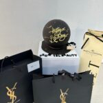 Kai Instagram - @yslbeauty #입생로랑뷰티 #입생로랑벨벳틴트 #따뚜아쥬꾸뛰르