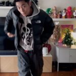 Kai-Yi Chang Instagram – 自己生日怎麼穿？

就那麼剛好每年的生日都有寒流…
今天低溫下探10度，只好穿上羊皮羽絨！
好好的享受今天的生活。

謝謝大家的祝福🫶🏽

Jacket @supremenewyork @thenorthface_tw 
Pants @gu_taiwan 
Shoes @vatic_official_pages 
Belt @diesel 

#birthday #mybirthday #birthdaylife #lifestyle #lifestyleblogger #actor #actorslife #fashionstyle #fashionblogger 信義區商圈