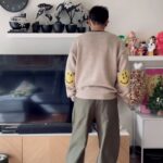 Kai-Yi Chang Instagram – 今日滿血復活。

經過週六的生日派對洗禮…
昨天在家躺了一天，自己默默地又成長了！
今天，好好的出門走走，很棒。

Sweater @kapitalglobal by @opmm.taipei 
Shoes @originals_tw 
Belt @viviennewestwoodtaiwan

#stylish #style #fashionblogger #lifestyle #lifestyleblogger #actorslife #actors #adidasoriginals #kapital #newvintage #samba 國父紀念館