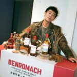 Kai-Yi Chang Instagram – 百樂門•木隼工房-跨界聯展。

好喝不囉嗦！百樂門在蘇格蘭已經有120年歷史，至今仍然保持著「全手工」製程，就有如木隼工房一樣，全手工不使用任何螺絲或釘子！

職人精神，為之一振。

必須推薦大家一起來淺嚐這人類的溫暖。

偷偷跟你們說：
12/08-12/17在松菸創意空間
都能免費參觀，還能抽「手做實木椅凳」喔！

Photographer @peiiiinnana @peinnacam 

#承藝手創 #firsthand #百樂門單一麥芽蘇格蘭威士忌 #cottingham廷漢 #木隼工房 松菸文創園區