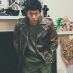 Kai-Yi Chang Instagram – 今天出席威士忌活動。

濕濕冷冷的天氣，就那麼剛好很適合來一杯…
濃醇香的威士忌來暖暖身體。

濕冷的天氣，就是要穿這樣～
老舊的牛皮機車夾克、立體剪裁軍褲、輕毛衣、厚底皮鞋…
簡單、酷酷的還帶一點優雅！

Leather jacket By @2ndstreet_taiwan 
Sweater @studiodoe 
Shoes @vatic_official_pages 
Belt @commedesgarcons

#stylish #style #fashionblogger #lifestyle #lifestyleblogger #actorslife #actors #leatherjacketstyle #leatherjacket #newvintage 松菸文創園區