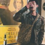 Kai-Yi Chang Instagram – 為啥？降溫要下雨！

沒差…反正有一件好的皮衣
我也不怕下雨又變冷！今天佈置店裡…
就知道聖誕節要來了，歡迎大家來找我
喝杯紅酒～～～

#stylish #style #fashionblogger #lifestyle #lifestyleblogger #actorslife #actors #leatherjacketstyle #leatherjacket #newvintage Modern Mode & Modern Mode Café