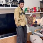 Kai-Yi Chang Instagram – 變冷穿新鞋。

兩件長袖，再搭配上夾克…
這樣就夠了，很舒服！

T-shirt @gu_taiwan & @uniqlo_taiwan 
Jacket @supremenewyork by @opmm.taipei 
Shoes @onitsukatiger_taiwan by @acrypsis

#necklace #supreme #onitsukatigertw #onitsukatiger #lifestyle #lifestyleblogger #seaboy #actor #actorslife #onitsuka #supremejacket #supreme 國父紀念館