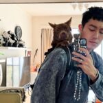 Kai-Yi Chang Instagram - 週一充滿活力。 帶著UOMO寶寶出門工作… 舒服的天氣，騎腳踏車也不會熱！ 今天穿的很寬鬆… 水洗over size上衣、寬褲 再搭上一件短版MA1，寬鬆又俐落。 #island #islandlife #beachlife #greenisland #greenislandtaiwan #lifestyle #lifestyleblogger #seaboy #actor #actorslife #dazed Modern Mode & Modern Mode Café