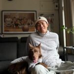 Kai-Yi Chang Instagram - 冬天有感… 謝謝我們家寶寶 @uomo_dog 最愛的品牌 @sputnik_tw 與日本選物品牌 @urbanresearchtw 聯名，一起出了我跟寶寶的親子裝。 這毛絨感、又保暖的毛巾布上衣… 真的太適合現在了啦！冬天都靠你了❤️ @sputnik_tw x @urbanresearchtw #lifestyle #lifestyleblogger #dogoftheday #doglover #urbanresearch #winterfashion 微風南山 Breeze Nan Shan