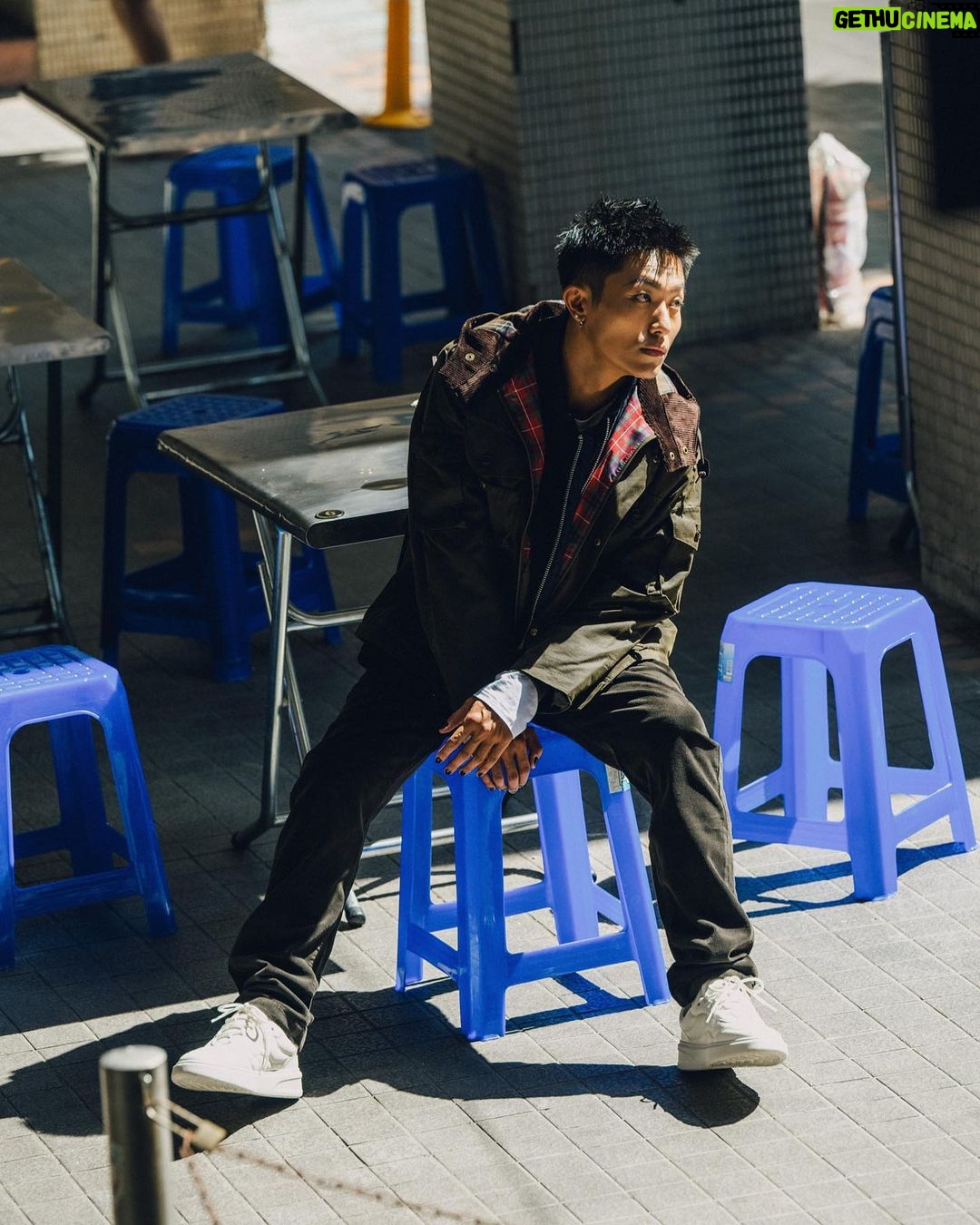 Kai-Yi Chang Instagram - Barbour x Baracuta Thanks @keedan_mag @barbour @baracuta Photographer @yuairy_ Produce Sam Deng Make Up/Hair @a_pple_apple0307 Concept Sofia Shen Shoes @pedroshoes_taiwan #lifestyle #lifestyleblogger #actor #actorslife #barbour #barbourjacket #baracuta #baracutag9 五湖豆漿