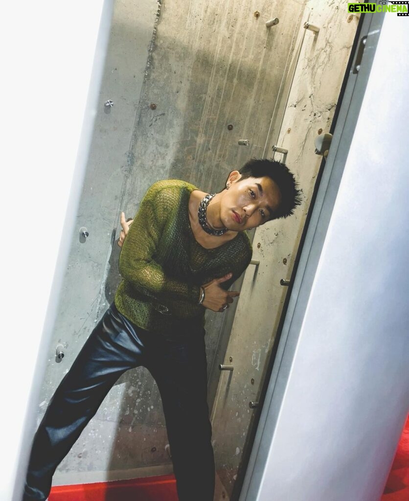 Kai-Yi Chang Instagram - 最愛飾品 @recoverydesign 在台北開設了第一家實體店，不僅僅只有Recovery自己的商品，還有他們的選品，全部都來自台灣設計師品牌，只能說：超帥！ 地點：大安區忠孝東路三段217巷5弄5號1樓 #recovery #accessories #lifestyle #lifestyleblogger #actor #actorlifestyle #accessoriesoftheday
