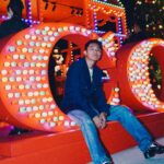 Kai-Yi Chang Instagram – 與 @coach 一起過聖誕。

超大聖誕樹、彩色的光屋、光雕秀…
都讓今年的聖誕節非常不一樣！！
偷偷跟你們說：光屋裡頭還有這次新品喔。

讓我們一起溫暖過聖誕～
巨型裝置只到「2024/01/02」

Photographer @peinnacam 

#coachholiday #coachny #coachtw 
#lifestyle #lifestyleblogger #actorslife 華山1914文化創意產業園區