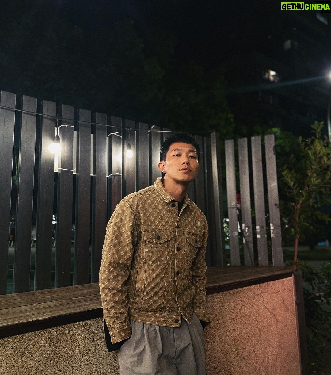Kai-Yi Chang Instagram - 也是一天。 今天拍品牌形象、穿搭… 接著吃滷味、參加愛的酒吧小活動。 充實…臉很紅,不要介意! Jacket @supremenewyork By @opmm.taipei Pants @dazedtw Shoes @adidas @adidas_tw #island #acnestudios #beachlife #rafsimons #taipeicitylife #lifestyle #lifestyleblogger #calvinklein #actor #actorslife #ganryu #commdesgarcons #supreme #denim 微風南山 Breeze Nan Shan