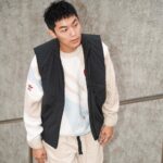 Kai-Yi Chang Instagram - 冬天終於有感。 在陰雨綿綿的台北，其實很適合穿著帶點色彩的毛衣，這次我穿著adidas Originals新款毛衣、燈芯絨長褲以及我最愛的米色皮革SAMBA，緩和了令人討厭灰濛濛台北市的情緒。 這次推薦的毛衣，除了織紋上的設計不會令人擔心以外，還增添了些許的亮色點綴，舒服又不無聊的設計，真的很適合即將到來的冬天！ 我穿整身「米色」系，真的好撫慰自己的心情。 Photographer @peinnacam Special thanks @janicestelle___ @originals_tw #三葉草百搭秋冬復古潮 #lifestyle #lifestyleblogger #actor #actorslife #originalstyle #samba 台北流行音樂中心
