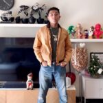 Kai-Yi Chang Instagram – 破頭の皮諾丘。

每天都在煩惱明天要穿什麼…
因為自己熱愛穿搭，所以想好好的分享給大家！
也謝謝大家支持，我會繼續分享好衣服的。

Jacket @supremenewyork 
Jeans @levis_taiwan 
T-shirt @stussy 
Accessories @goros_museum 
Shoes @maisonmargiela 

#lifestyle #lifestyleblogger #streetstyle #actor #actorlifestyle #supreme #levis #maisonmargiela #goros #stussy 國立國父紀念館National Dr.Sun Yat-sen Memorial Hall