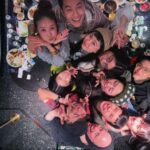 Kai-Yi Chang Instagram - 關於昨天尾牙-「嬉皮士」 根本沒有幾個人認真給我變裝啊！ 我還去買偽髒辮的帽子，原本以為會很嬉皮… 沒想到，整個超像印第安的朋友或琥碧戈柏… 我也很愛啦！沒差啦。 話說；在廁所拍照…夠嬉皮吧！ MM今年尾牙，好好玩、好開心、好溫暖。 謝謝鍾瑶、鍾禾、大姐還有UP！ #happynewyear #2024 #hippie #hippiestyle #hippielife #hippiefashion #hippiechic #chill 星聚點文創