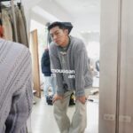 Kai-Yi Chang Instagram - 就是明天。 01/29（一）10:00 @mougganofficial 新品開賣！ 看看我在展示會上，對著鏡子換衣服、照鏡子… 就知道我對這次新衣服感到愛不釋手！重點～ 都好舒服唷。 #mouggan #mougganman Special thanks @janicestelle___ @brian_27_28 #lifestyle #lifestyleblogger #seaboy #actor #actorslife #mouggon #sweater