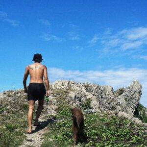 Kai-Yi Chang Instagram - 開始懷念夏天。 沒想到2023年夏天我去了兩趟「綠島」… 很想念那時候的陽光、海水還有黑皮膚！ #island #islandlife #greenisland #greenislandlife #lifestyle #lifestyleblogger #actor #actorslife #actorslifestyle #sealife 綠島公館鼻