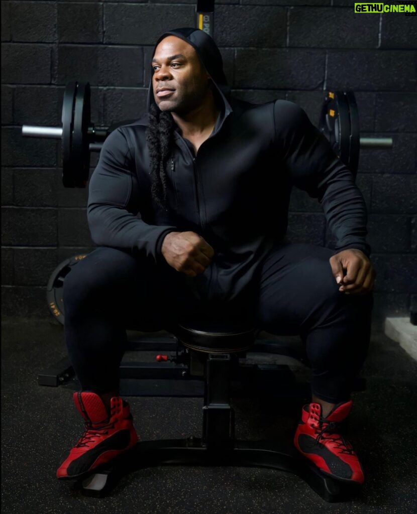Kai Greene Instagram - Power, Strength, & Versatility 💪🏾 The three key components that fit the mold of @ryderwear D-MAK and make for the perfect addition to add your training arsenal when it’s time to put in the work! Make your mark and never miss your target with footwear designed for maximum exertion, stability and durability rep after rep! It’s perfect combination of innovative materials backed by the brand that redefined performance footwear. Lace up a pair today and experience strength in numbers! 💲Save An Extra 10% Off 💪🏾Use Code: KAI10 📲www.ryderwear.com/kai
