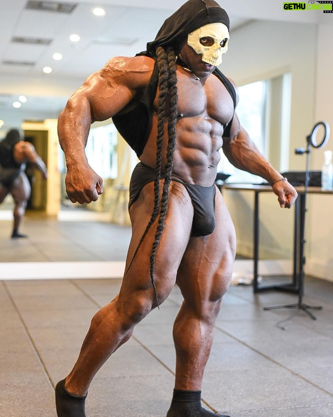 Kai Greene Instagram - Which Pose 👉🏾 1,2,3,4?! Mindset not only matters, it’s everything physical and mental, it’s the vehicle that keeps you focused and motivated, and allows you to overcome any obstacles that may arise on your journey towards your goals. Devote time to personal growth and push through each day with unwavering strength and power from the help of @redcon1 #KaiGreene #Redcon1 #Bodybuilding #Fyp
