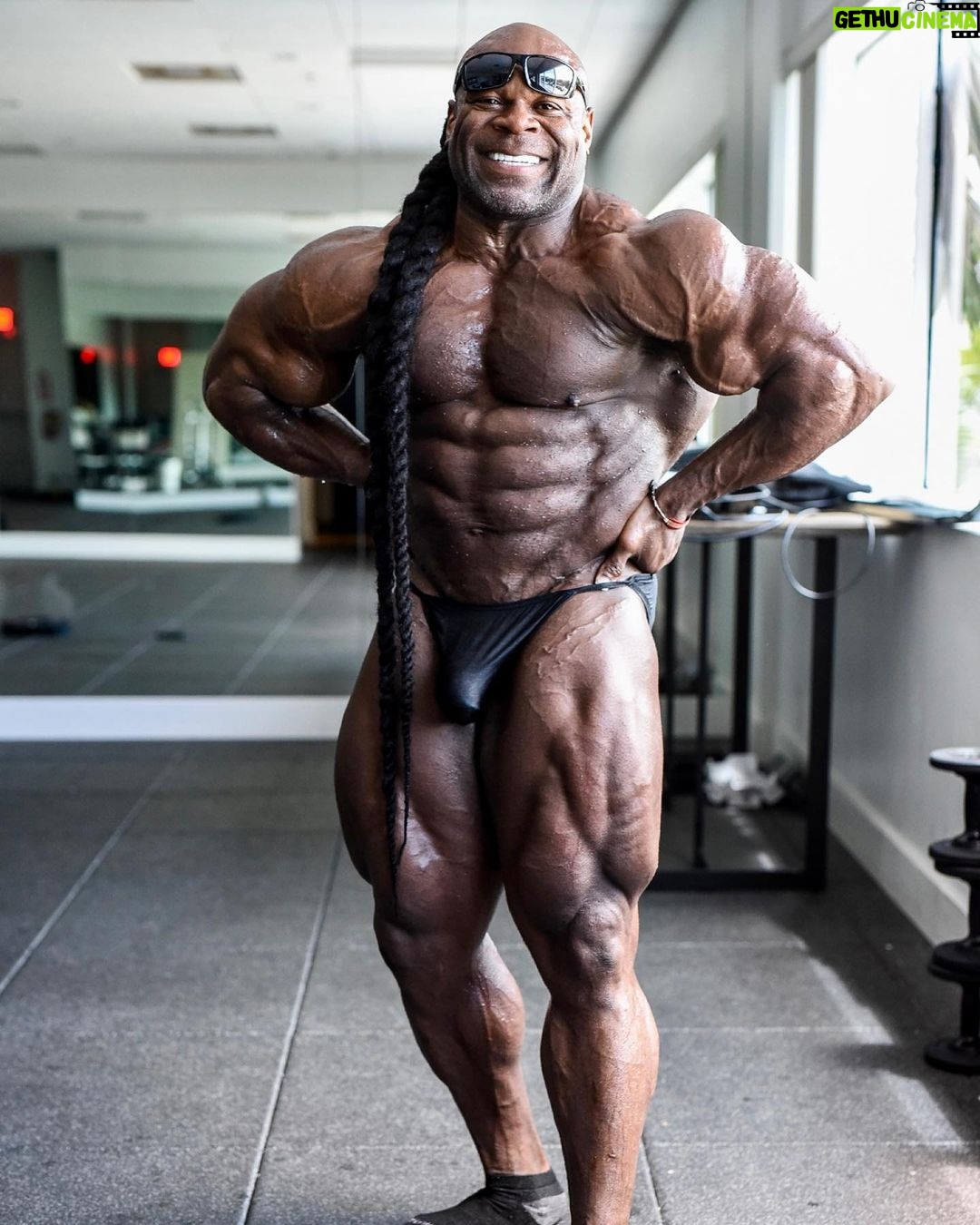 Kai Greene Instagram - Keep pushing yourself, keep striving for excellence! Never lose sight of how far you’ve come along this journey towards achieving your greatness. That’s the motto at @redcon1 locked in, living life at the highest state of readiness! #KaiGreene #Redcon1 Redcon1 Gym