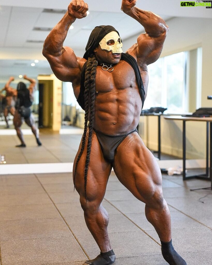Kai Greene Instagram - Which Pose 👉🏾 1,2,3,4?! Mindset not only matters, it’s everything physical and mental, it’s the vehicle that keeps you focused and motivated, and allows you to overcome any obstacles that may arise on your journey towards your goals. Devote time to personal growth and push through each day with unwavering strength and power from the help of @redcon1 #KaiGreene #Redcon1 #Bodybuilding #Fyp
