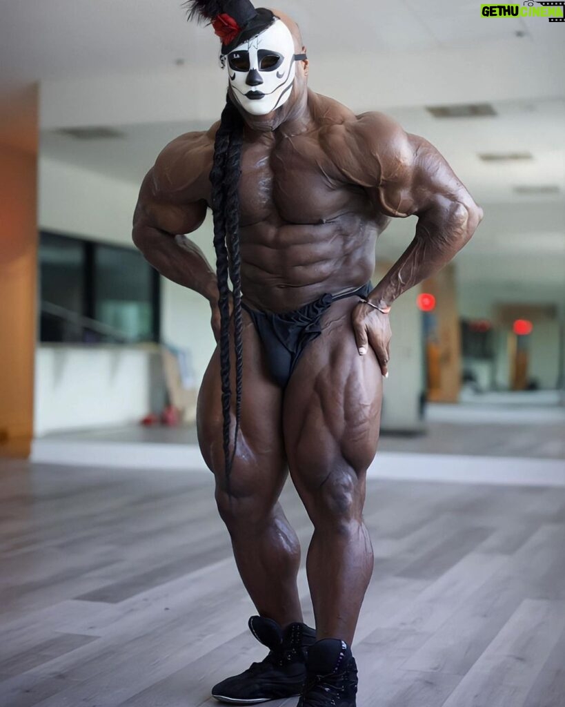 Kai Greene Instagram - The moment where aesthetics and art are connected both powerfully and swiftly… casting the idea of how ones thoughts can truly become things. Take the time dedicated to working on yourself. Dominate every training session by combining the benefits of barefoot training with @ryderwear innovative D-MAK stable foundation. The D-Mak is the OG, lightweight, lifting shoe built for a lifetime of heavy lifts! #KaiGreene #Ryderwear Redcon1 Gym