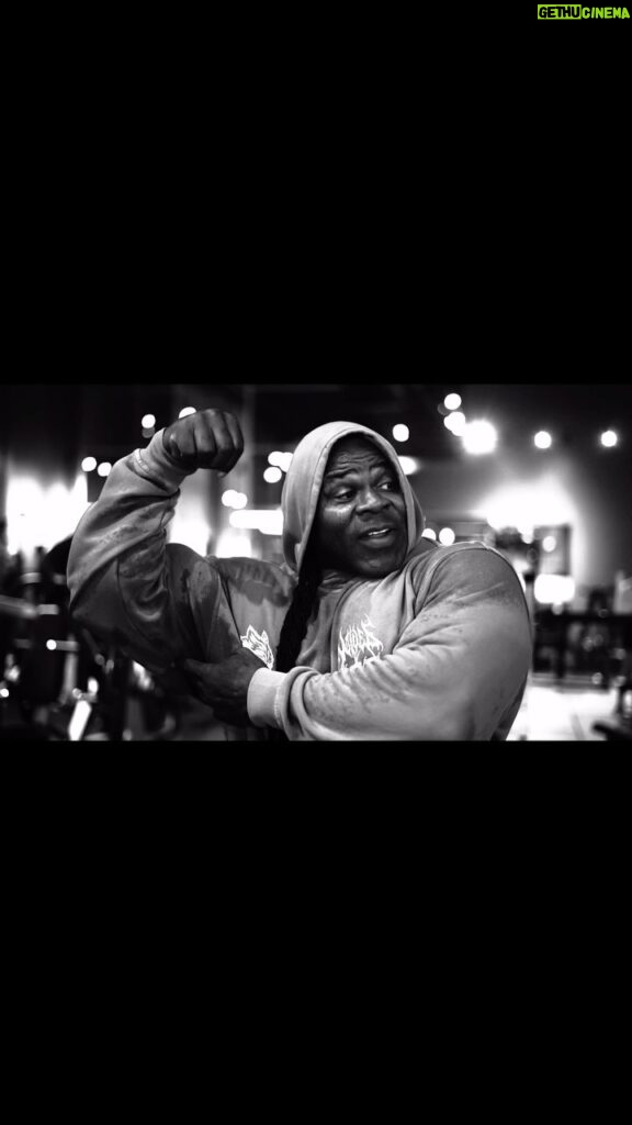 Kai Greene Instagram - N. F. G. U. 💪🏾 Within the shadows, amidst the struggle, our true strength takes root, rising like a mighty oak from the darkest depths. Embrace it, because it’s here within the darkness that our brightest light will prevail. @darcsport 🐺 Link in bio 🔗 Use Code “KAI” at checkout #KaiGreene #DarcSport #ThoughtsBecomeThings