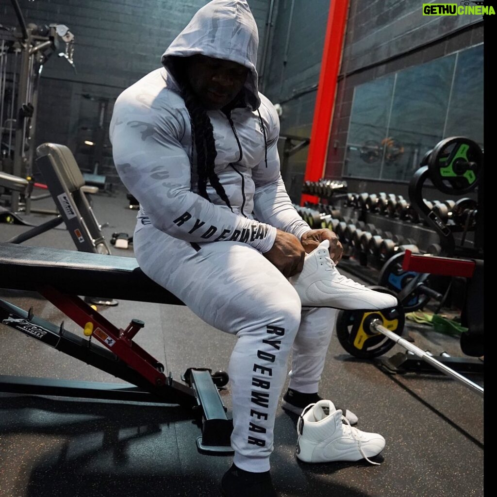 Kai Greene Instagram - Bodybuilding shoes of the past were built for function, not style. But today, thanks to @ryderwear you can have both: a shoe that's made to power you from the ground up, but looks good enough to take anywhere. Ryderwear D-Maks aren't just the ultimate power tool for your feet, they’re shoes that power you from the ground up, created to give you the confidence to push your limits and conquer your best. Whether it's squatting heavy in the box or taking that next step forward, join the serious lifters club with a pair of D-Mak's. Save EXTRA 10% Off Use Code: KAI10 — ryderwear.com/kai #KaiGreene #Ryderwear