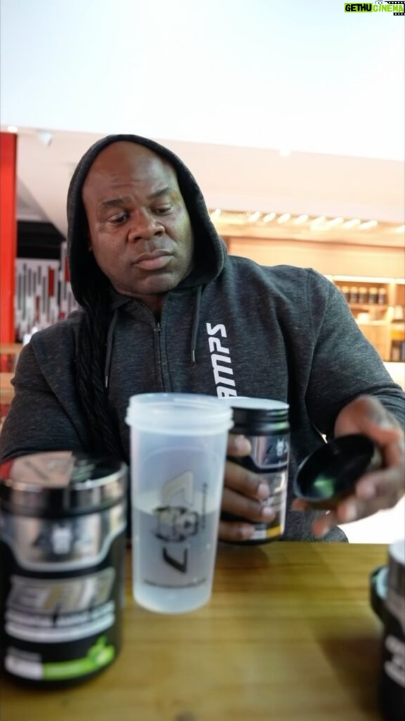 Kai Greene Instagram - FUEL TO CONQUER 💥 Unleash raw strength and POWER UP every workout with @corechamps RDX. The pre-training formula that provides a long-lasting energy, skin splitting muscle pumps, improved focus, and more strength to break past plateaus. #KaiGreene #CoreChamps #ThoughtsBecomeThings