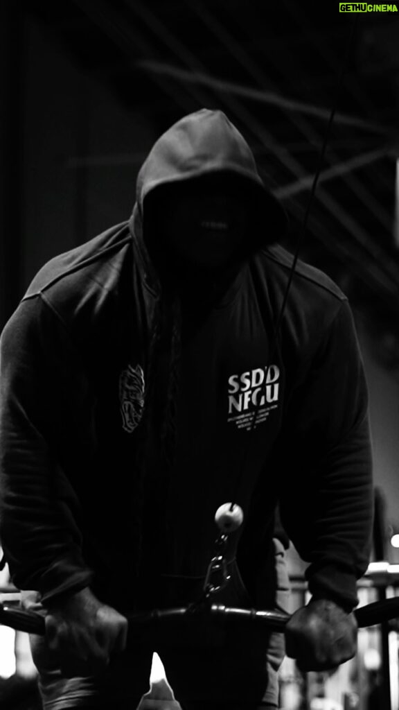 Kai Greene Instagram - No Success Without Sacrifice 🐺 We’re Cut From A Different Cloth. @darcsport USE CODE “KAI” AT CHECKOUT 💪🏿 #KaiGreene #DarcSport