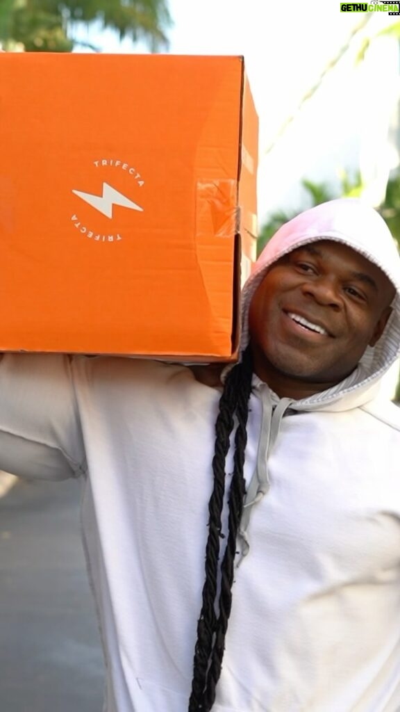Kai Greene Instagram - FUEL FOR EVERYBODY 🍴 In the journey to greatness, every meal counts. With @trifecta we’re not just nourishing our bodies, we’re setting the foundation for what’s to come. Delicious meals shipped ready-to-eat to your door each week, portioned out just right, making every bite one step closer to our best selves. Stay HUNGRY Stay FUELED Stay READY Give TRIFECTA a try today Let us know what you think — Link in bio 💪🏾 #KaiGreene #TRIFECTA #ThoughtsBecomeThings