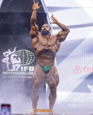 Kai Greene Instagram - HADI !! 🇮🇷 💪🏽🐺 !!! @hadi_choopan