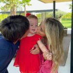 Kaká Instagram - 1 ano da nossa Sarinha, Sarah, princesa do Senhor, nossa caçulinha que chegou chegando, pequenininha e cheia de personalidade, feliz, sorridente, que nos trouxe muita agitação e alegria! Ela é uma benção maravilhosa! Que o Senhor abençoe e ilumine seu caminho por toda sua vida! Nós te amamamos infinito e estaremos sempre aqui para vc! ❤️
