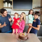Kaká Instagram – 1 ano da nossa Sarinha, Sarah, princesa do Senhor, nossa caçulinha que chegou chegando, pequenininha e cheia de personalidade, feliz, sorridente, que nos trouxe muita agitação e alegria! Ela é uma benção maravilhosa! Que o Senhor abençoe e ilumine seu caminho por toda sua vida!
Nós te amamamos infinito e estaremos sempre aqui para vc! ❤️