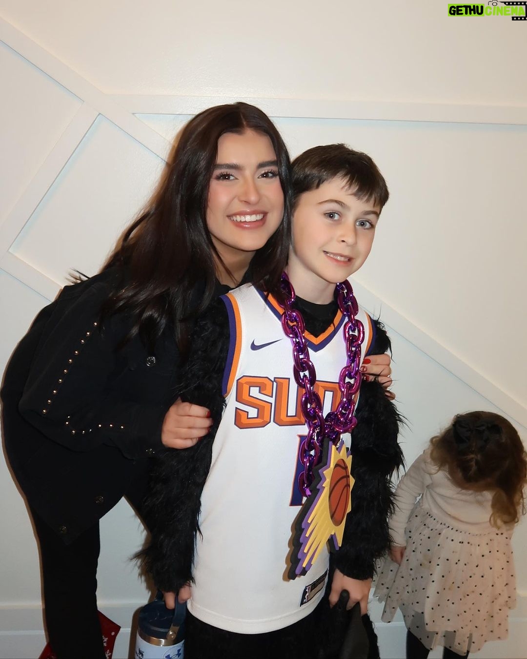 Kalani Hilliker Instagram - Big sis + lil bro date night to the Suns game🖤🏀☄️ Phoenix Suns Stadium