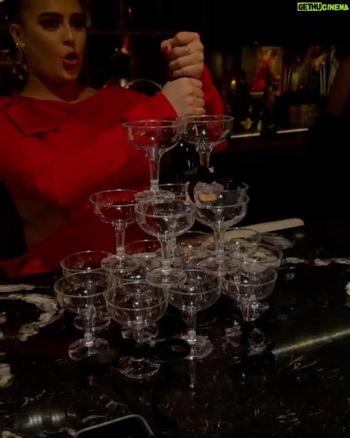 Kalani Hilliker Instagram - In my hosting era🥂🎄♥️