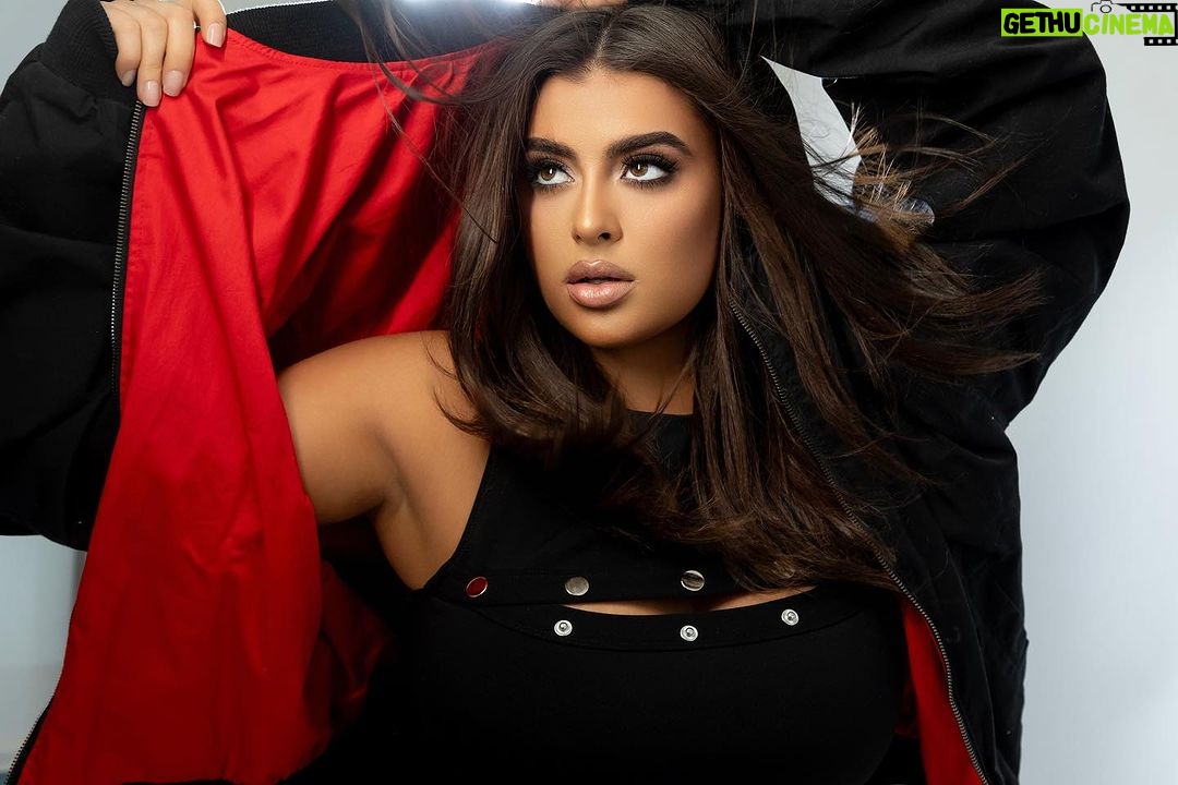 Kalani Hilliker Instagram - poppin collars Scottsdale, Arizona