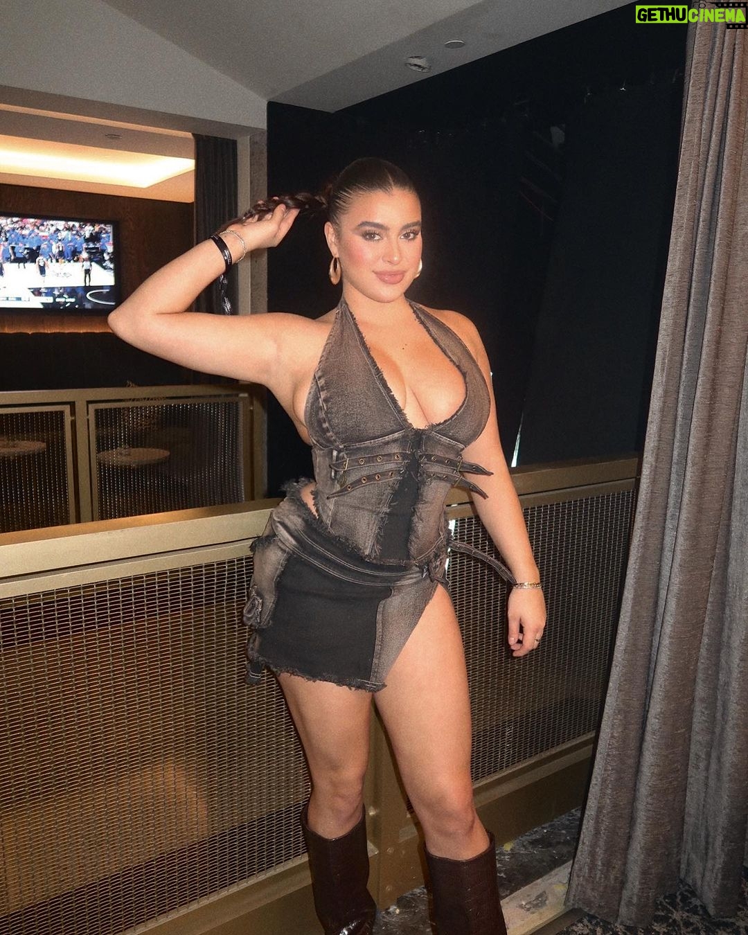 Kalani Hilliker Instagram - mamacita cita cita Talking Stick Resort Arena