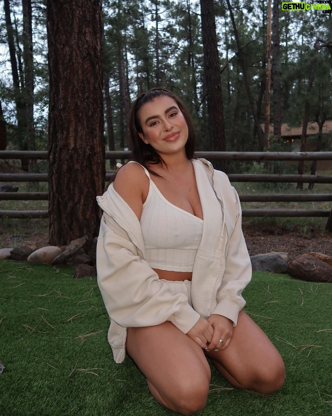 Kalani Hilliker Instagram - got some fresh air this weekend 🌲 Mund's Park