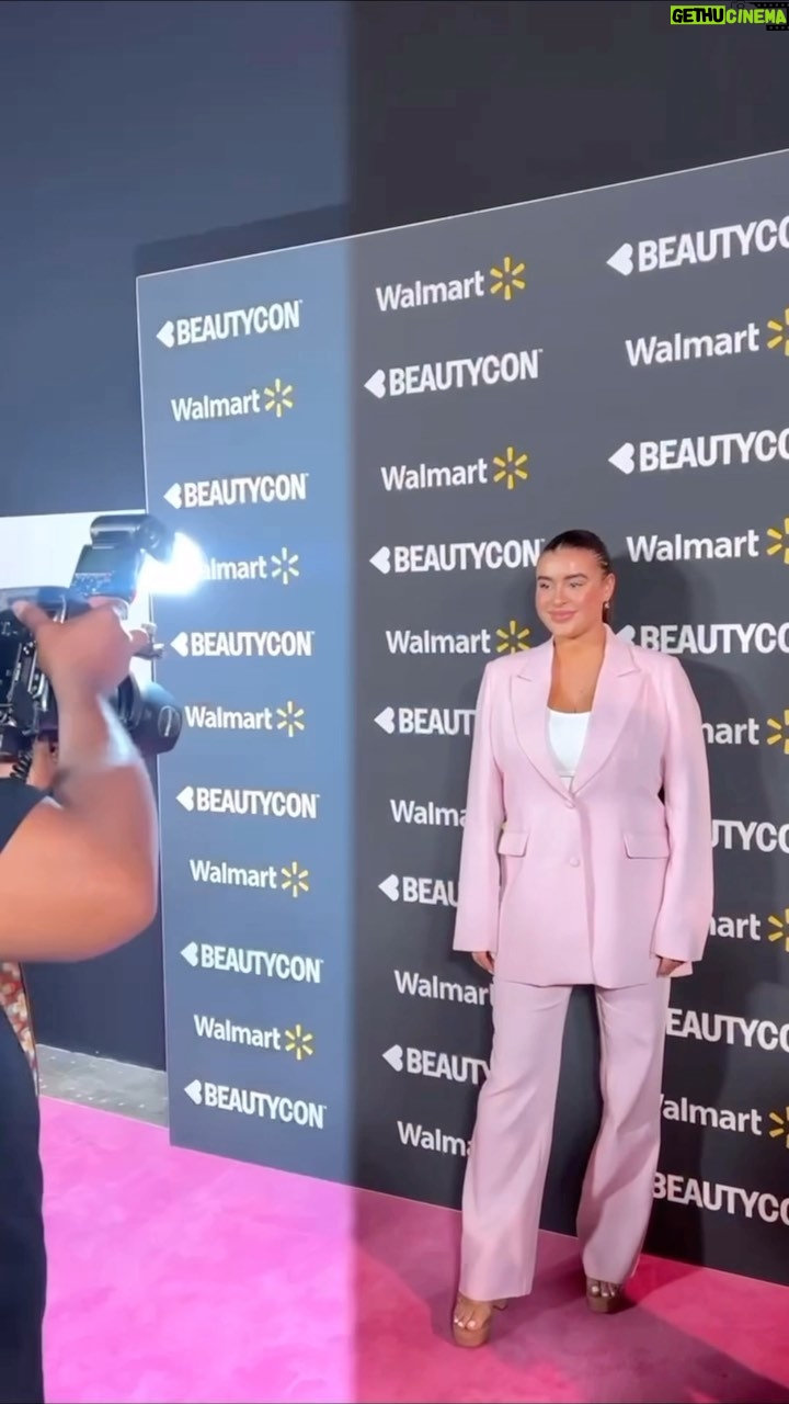 Kalani Hilliker Instagram - Never would I ever think Iād be talking about my brand on a Beautycon panel!! āØš¤š„¹ thank you so much for having me and talking all things @karebykalani š