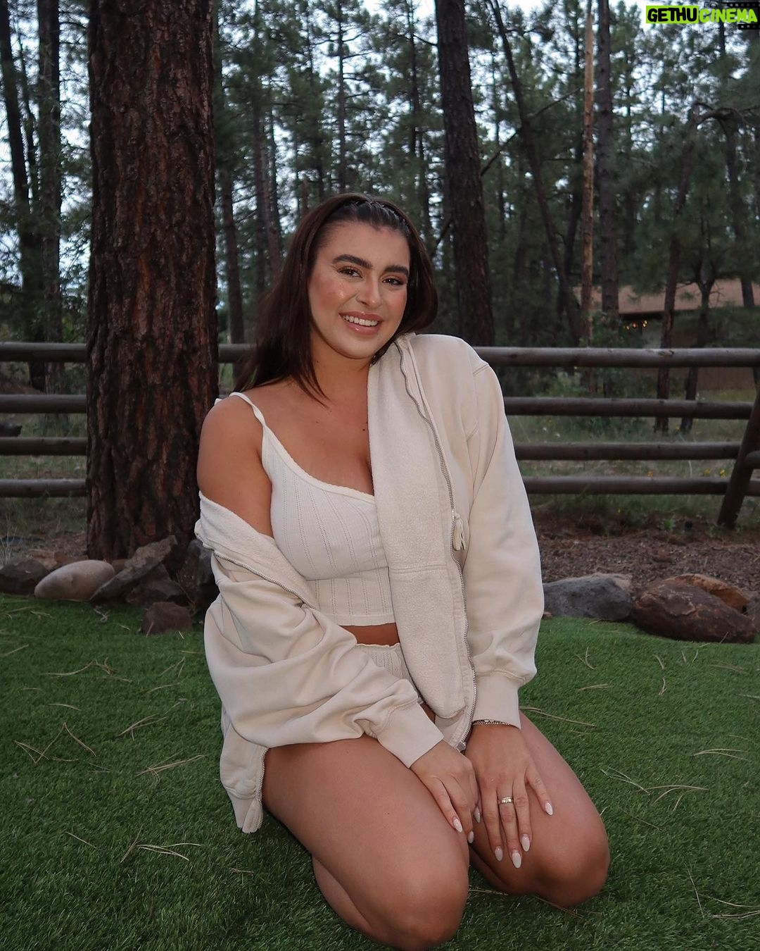 Kalani Hilliker Instagram - got some fresh air this weekend 🌲 Mund's Park