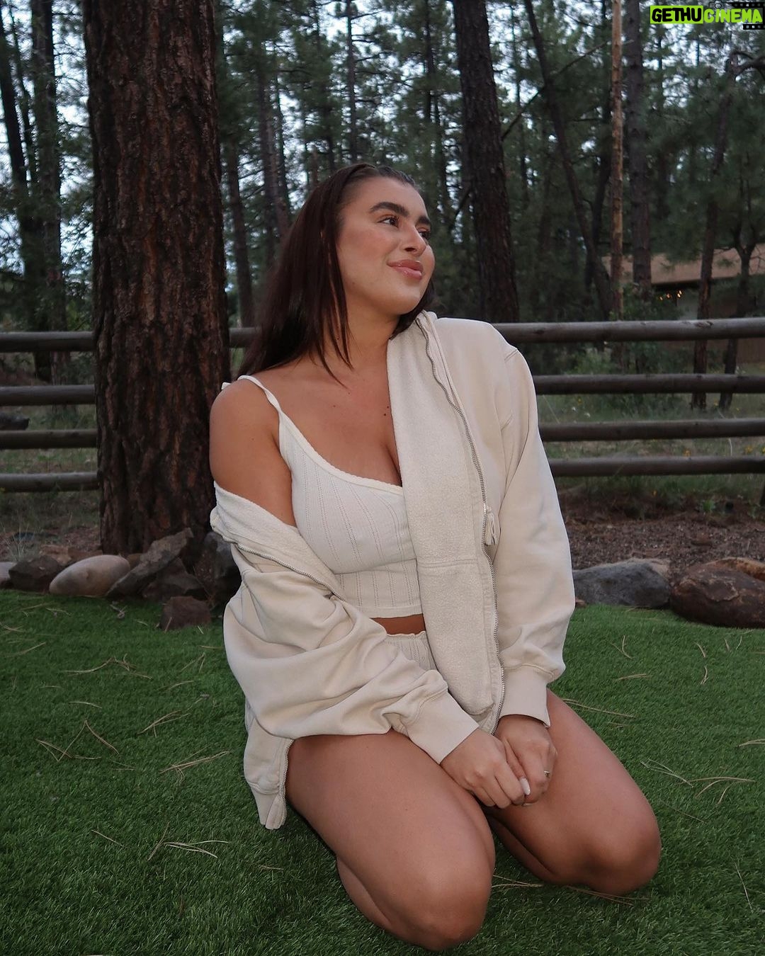 Kalani Hilliker Instagram - got some fresh air this weekend 🌲 Mund's Park